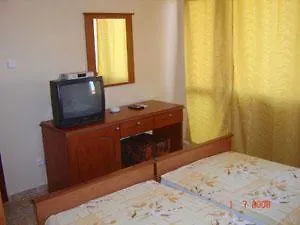 Chris Hotel